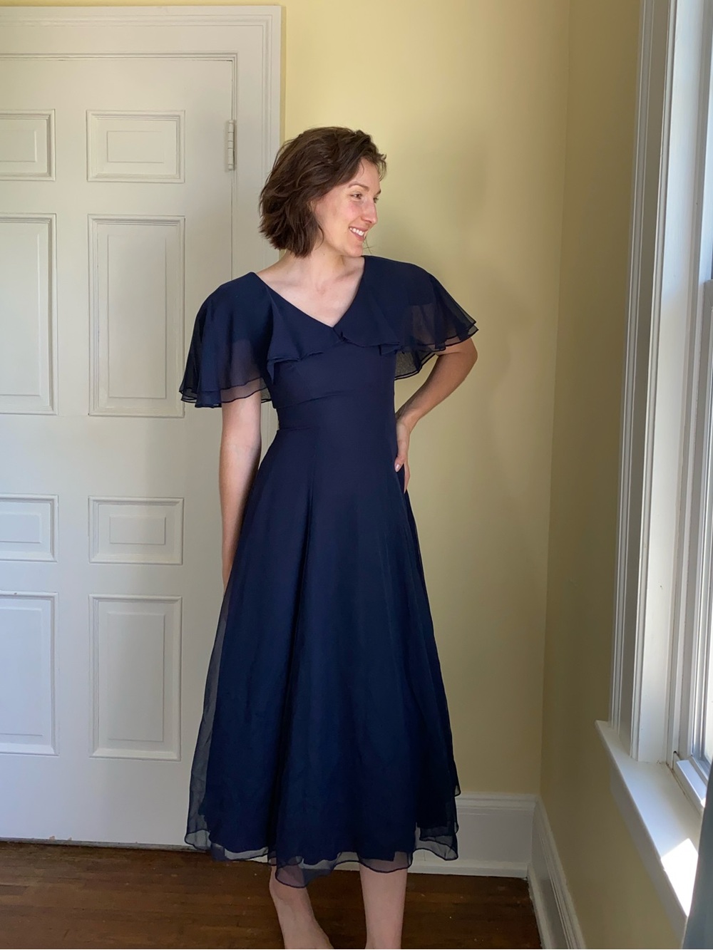 Absolutely stunning vintage navy midi cocktail dress